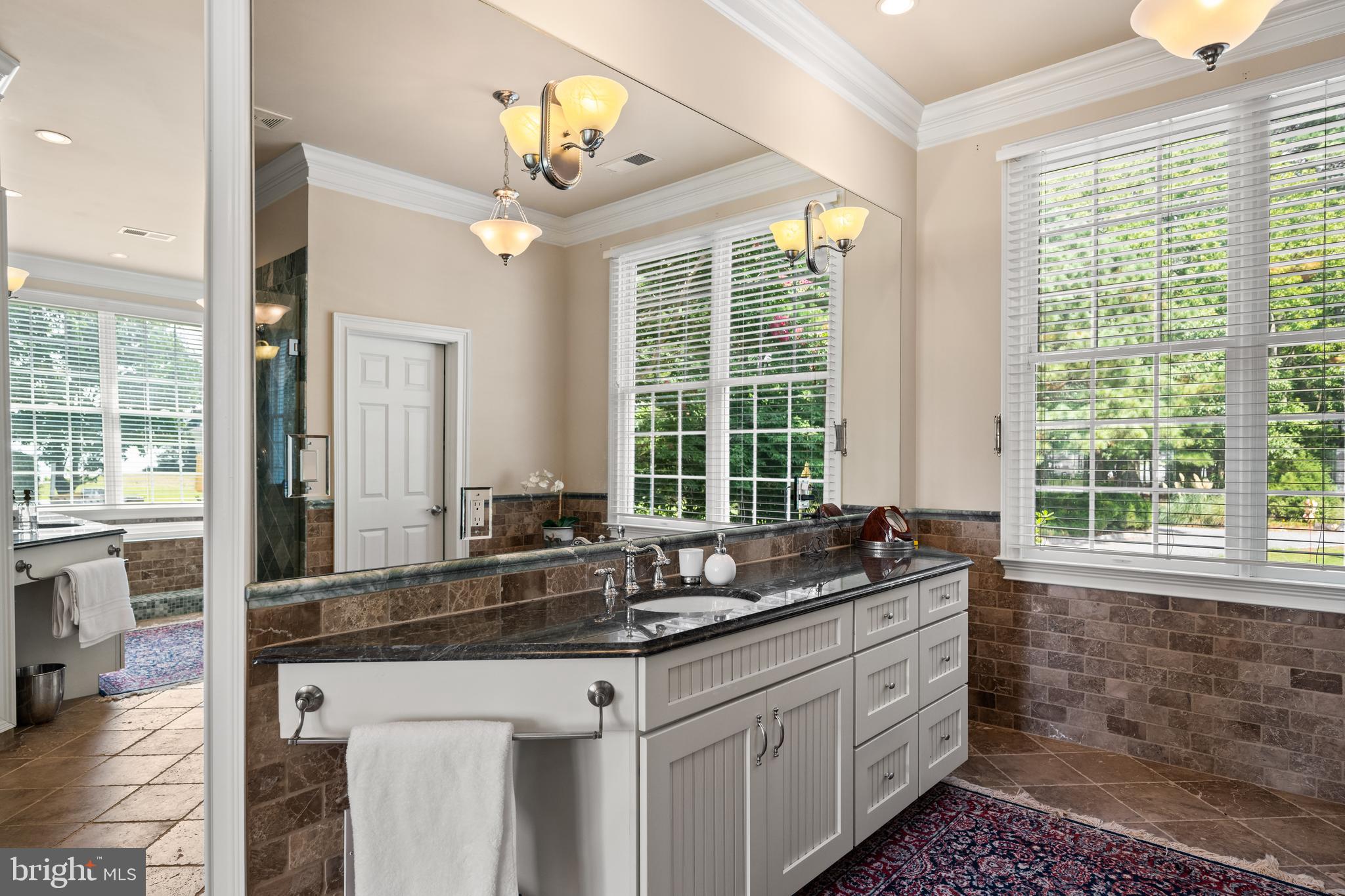 DEEP NECK - Residential