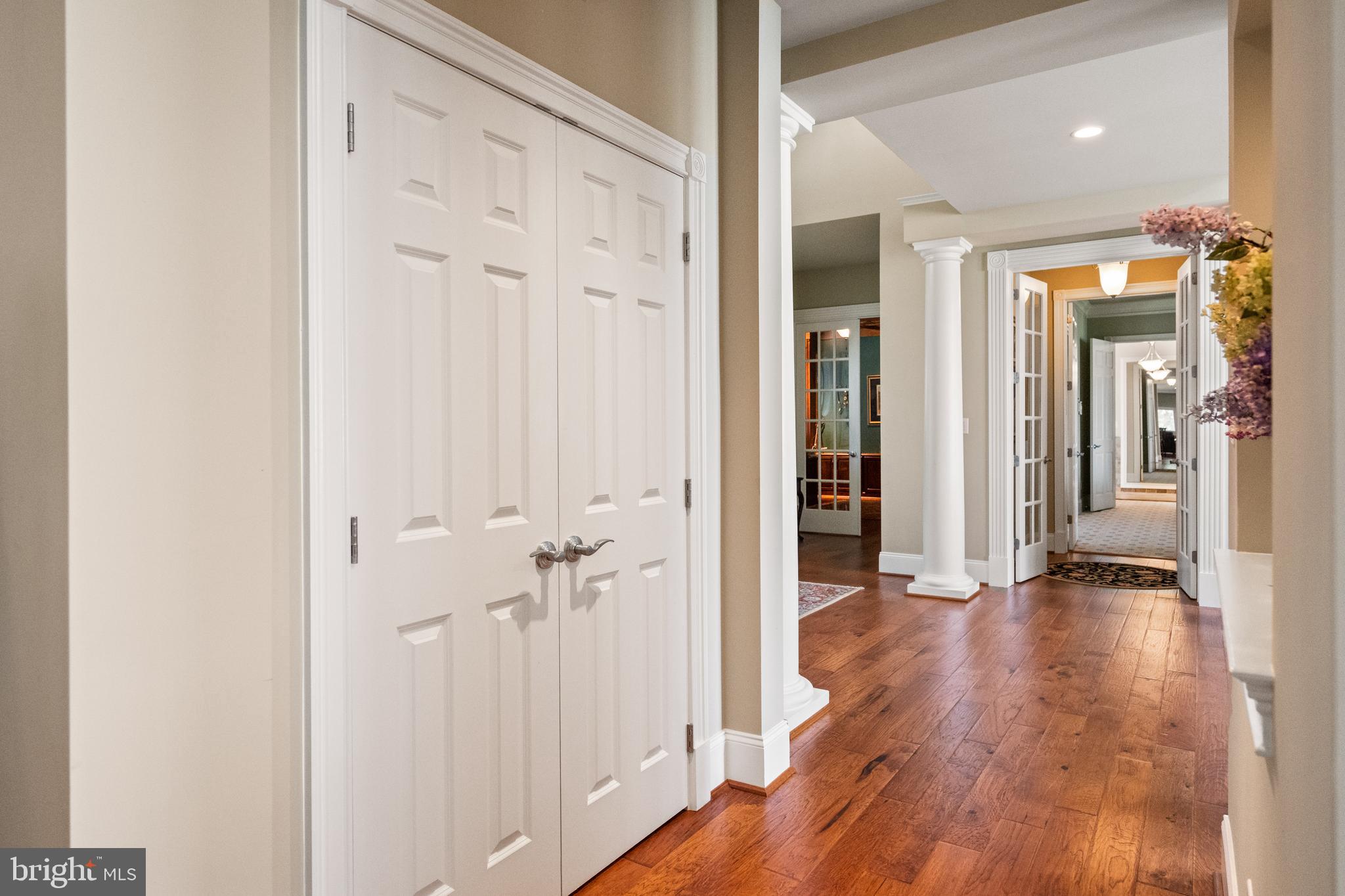 DEEP NECK - Residential