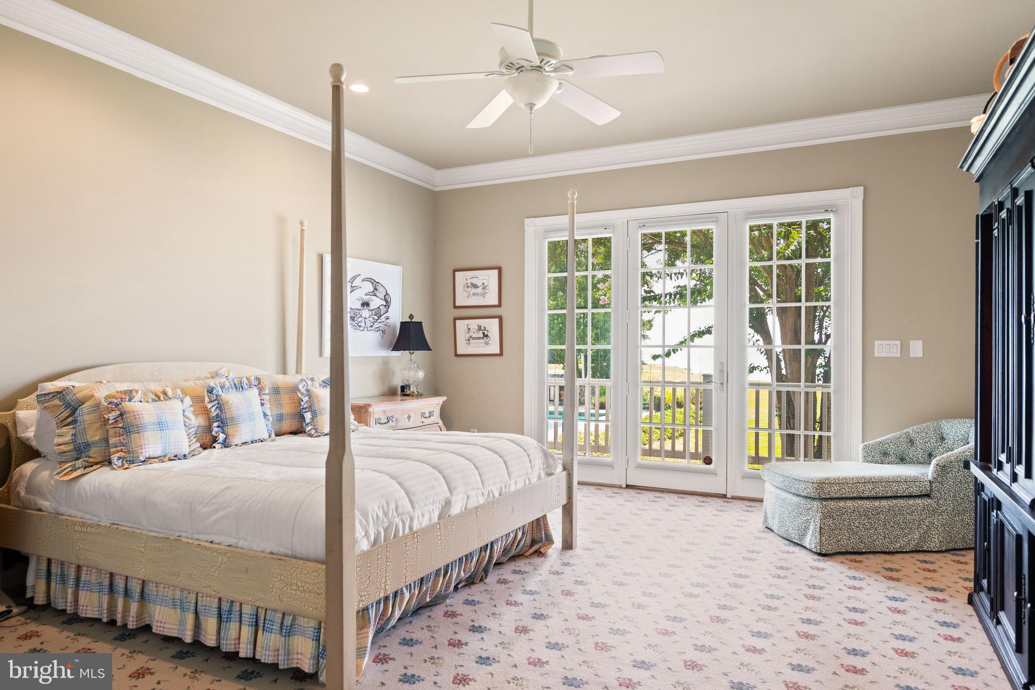 DEEP NECK - Residential