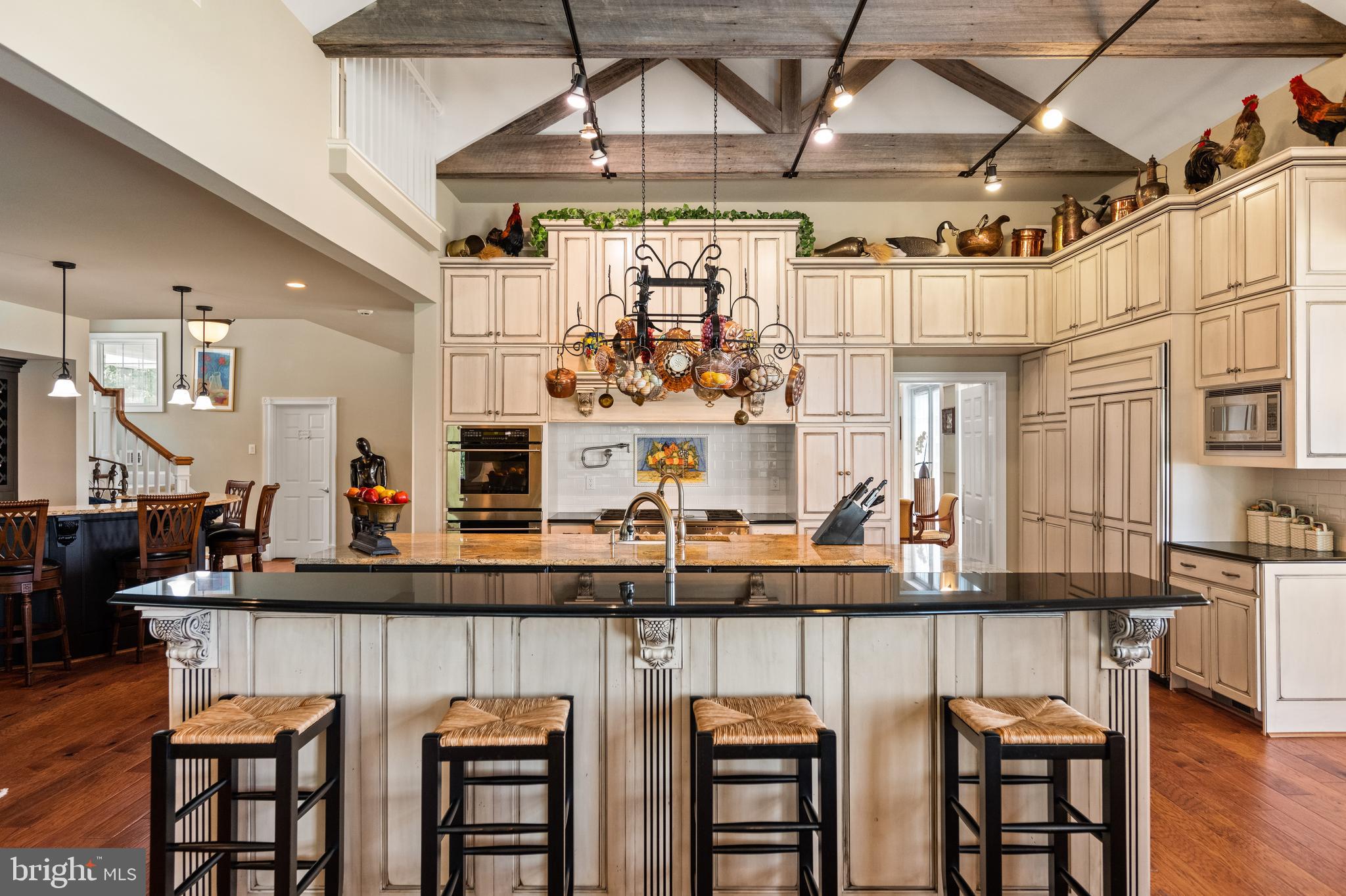 DEEP NECK - Residential