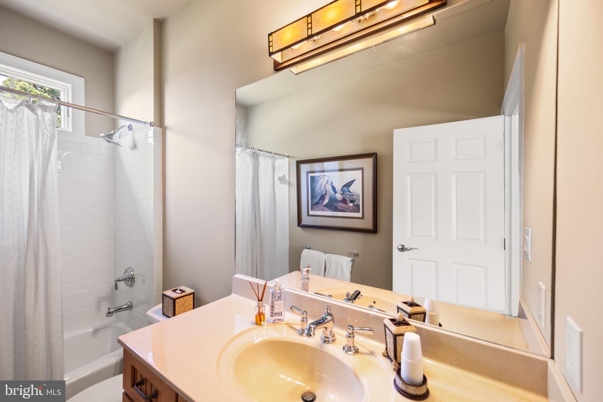 DEEP NECK - Residential