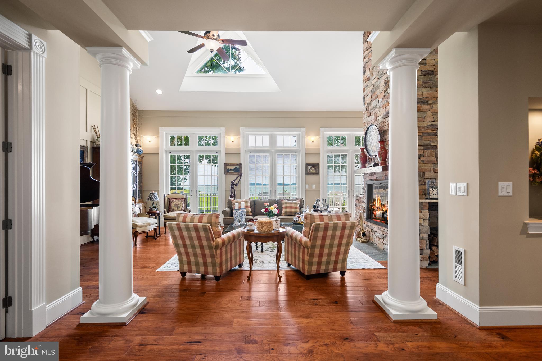 DEEP NECK - Residential