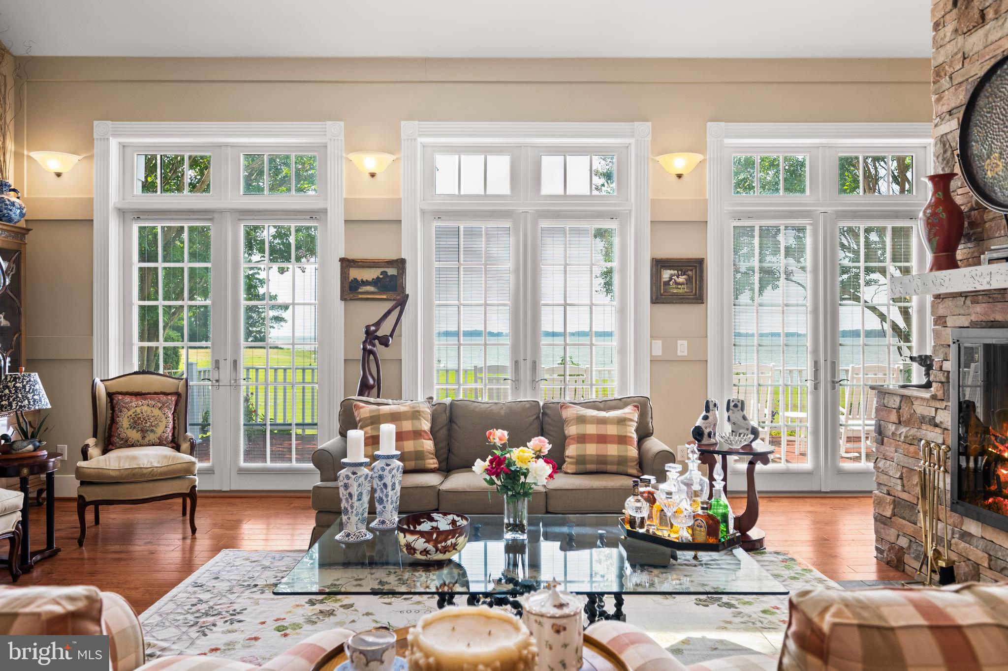 DEEP NECK - Residential