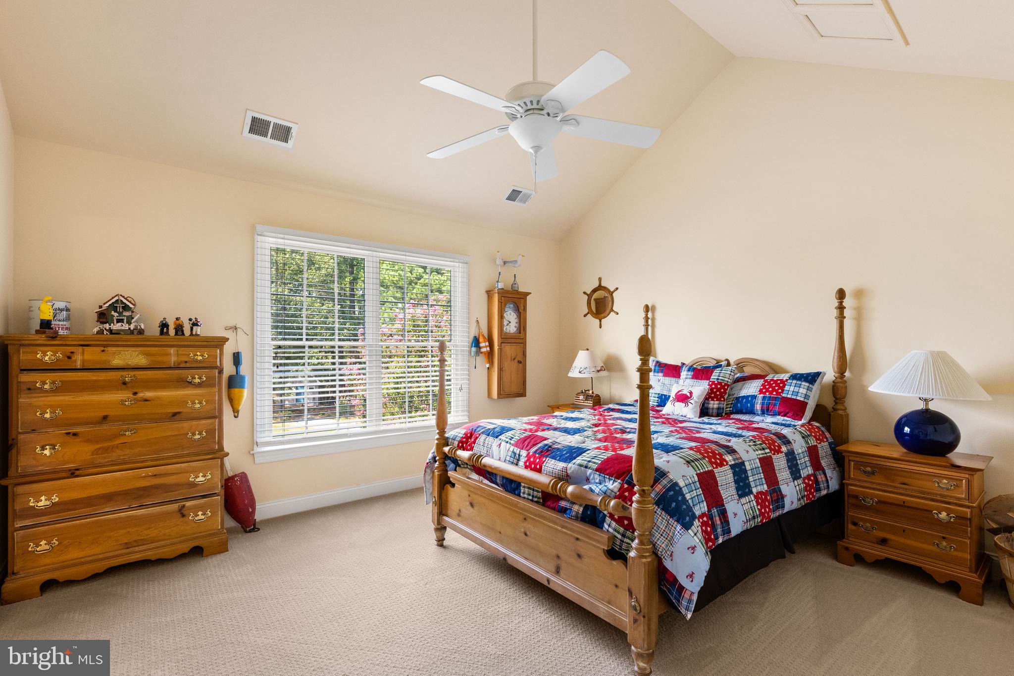 DEEP NECK - Residential