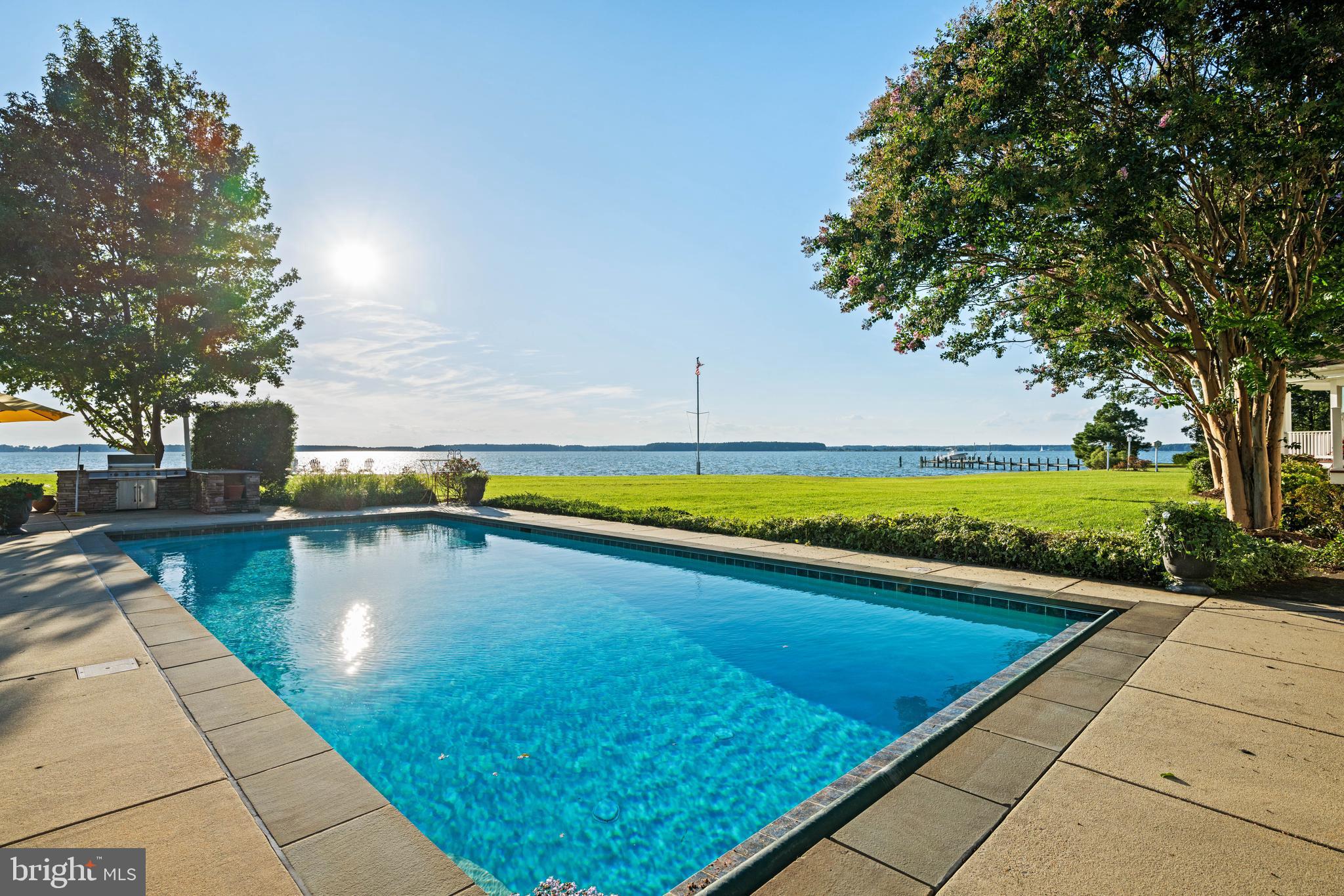 DEEP NECK - Residential