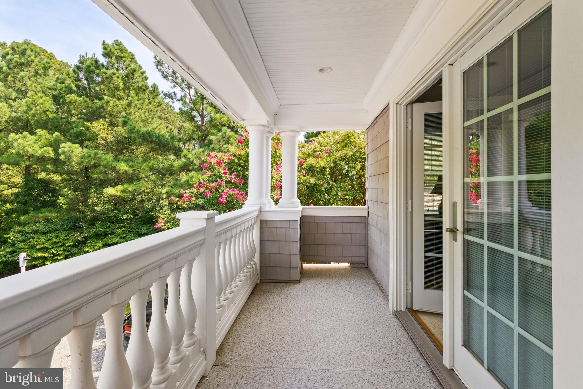 DEEP NECK - Residential