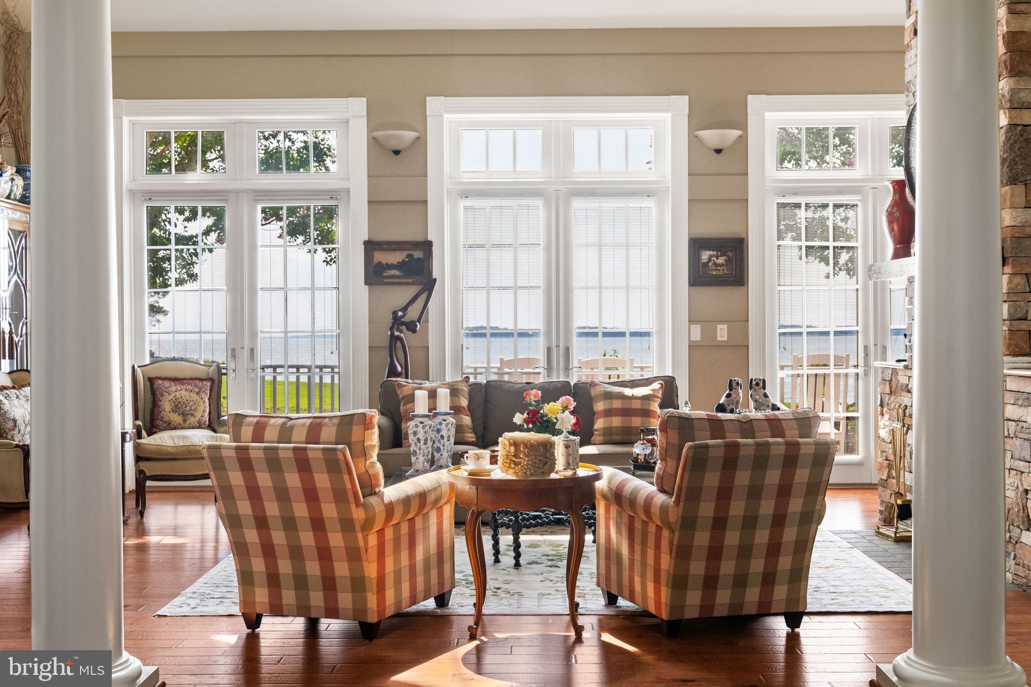 DEEP NECK - Residential