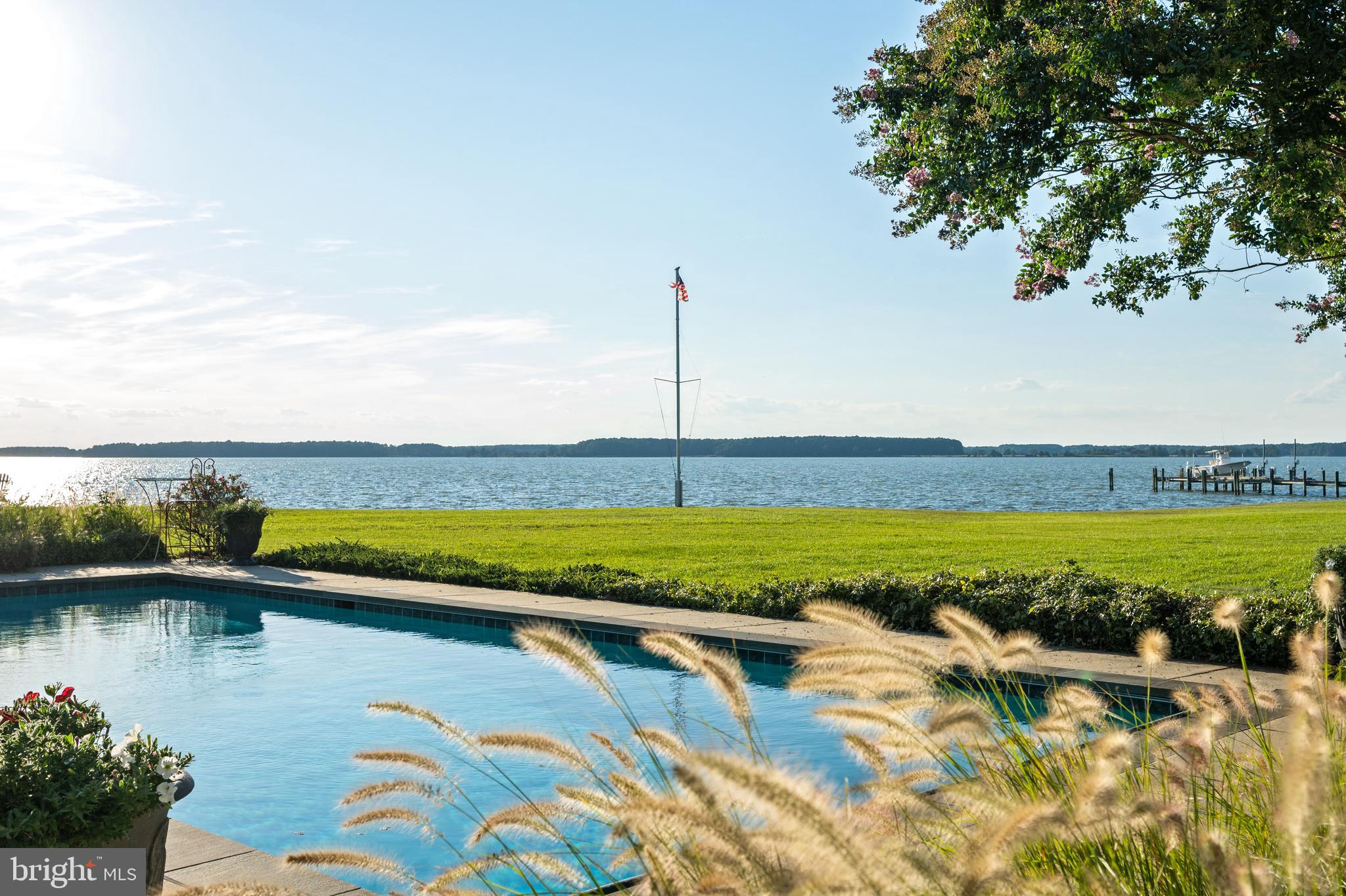 DEEP NECK - Residential