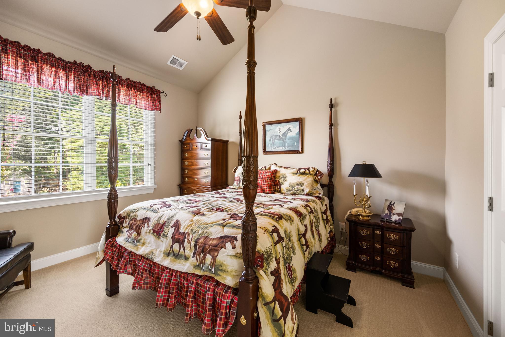 DEEP NECK - Residential