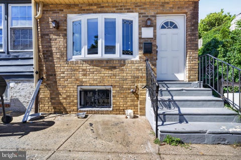 Townhouse For Sale - 2431 W Sergeant Street<br/> PHILADELPHIA, PA 19132