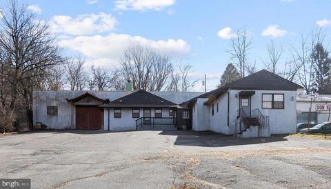 Photo of 3626 Winding Way, NEWTOWN SQUARE, PA 19073 (MLS # PADE2081318)