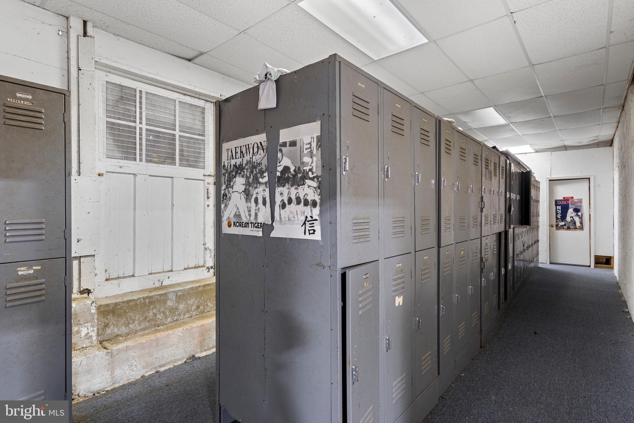 SAINT ALBANS - Commercial Sale