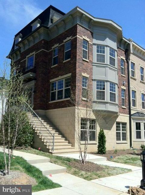 715 RIVER MIST DRIVE 177 OXON HILL MD 20745