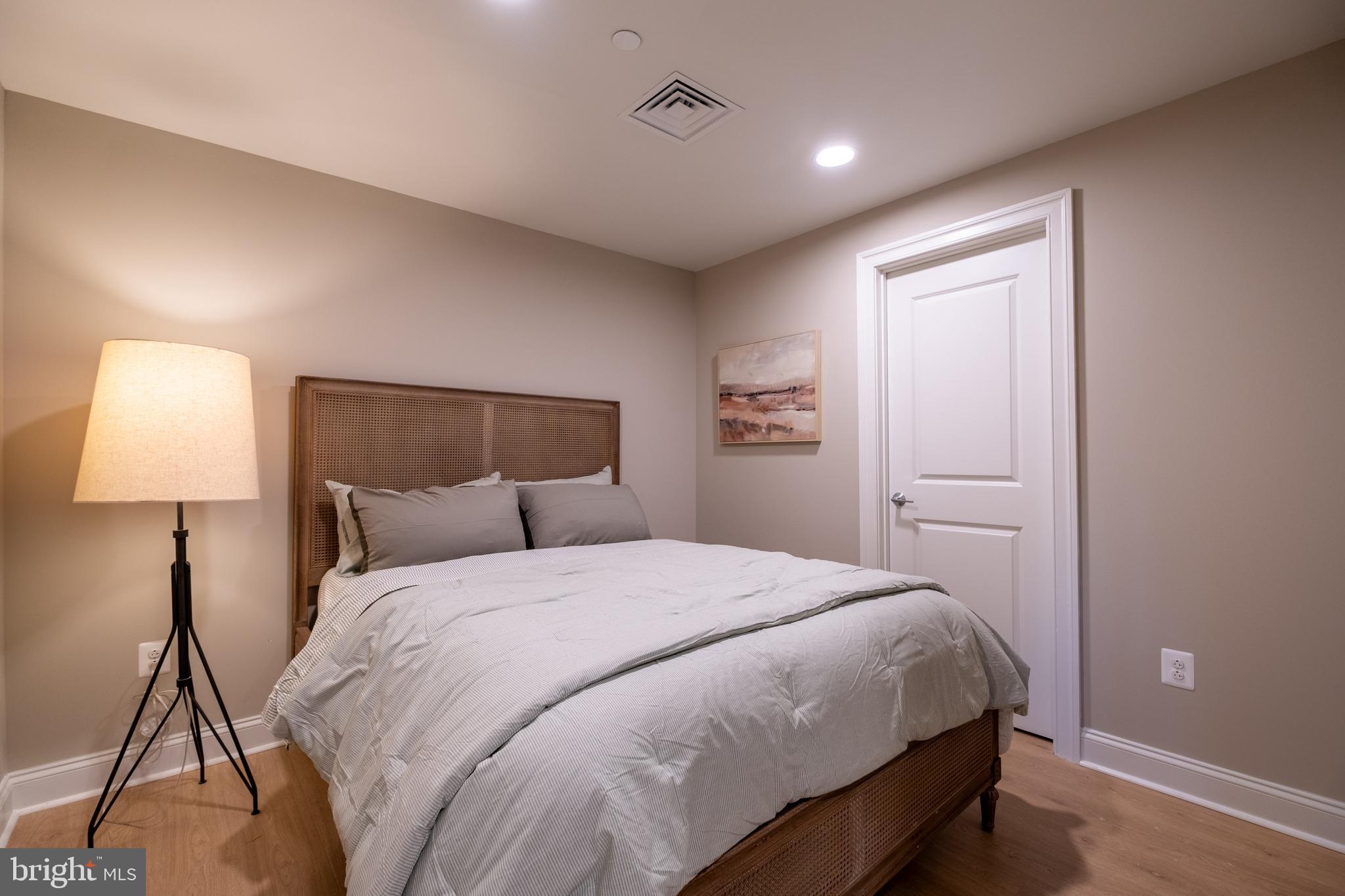 LOGAN SQUARE - Residential Lease