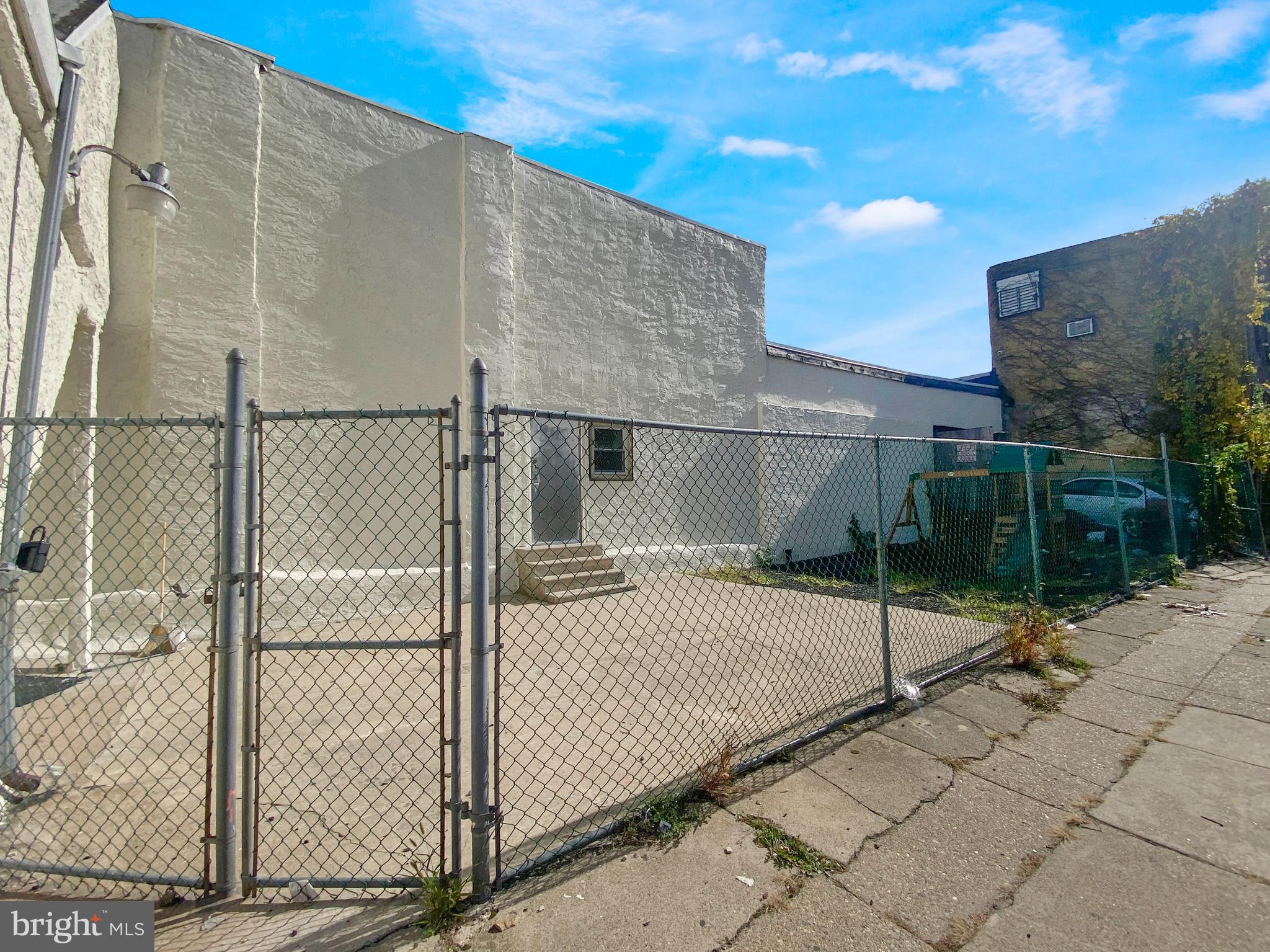 2642 W HUNTINGDON STREET