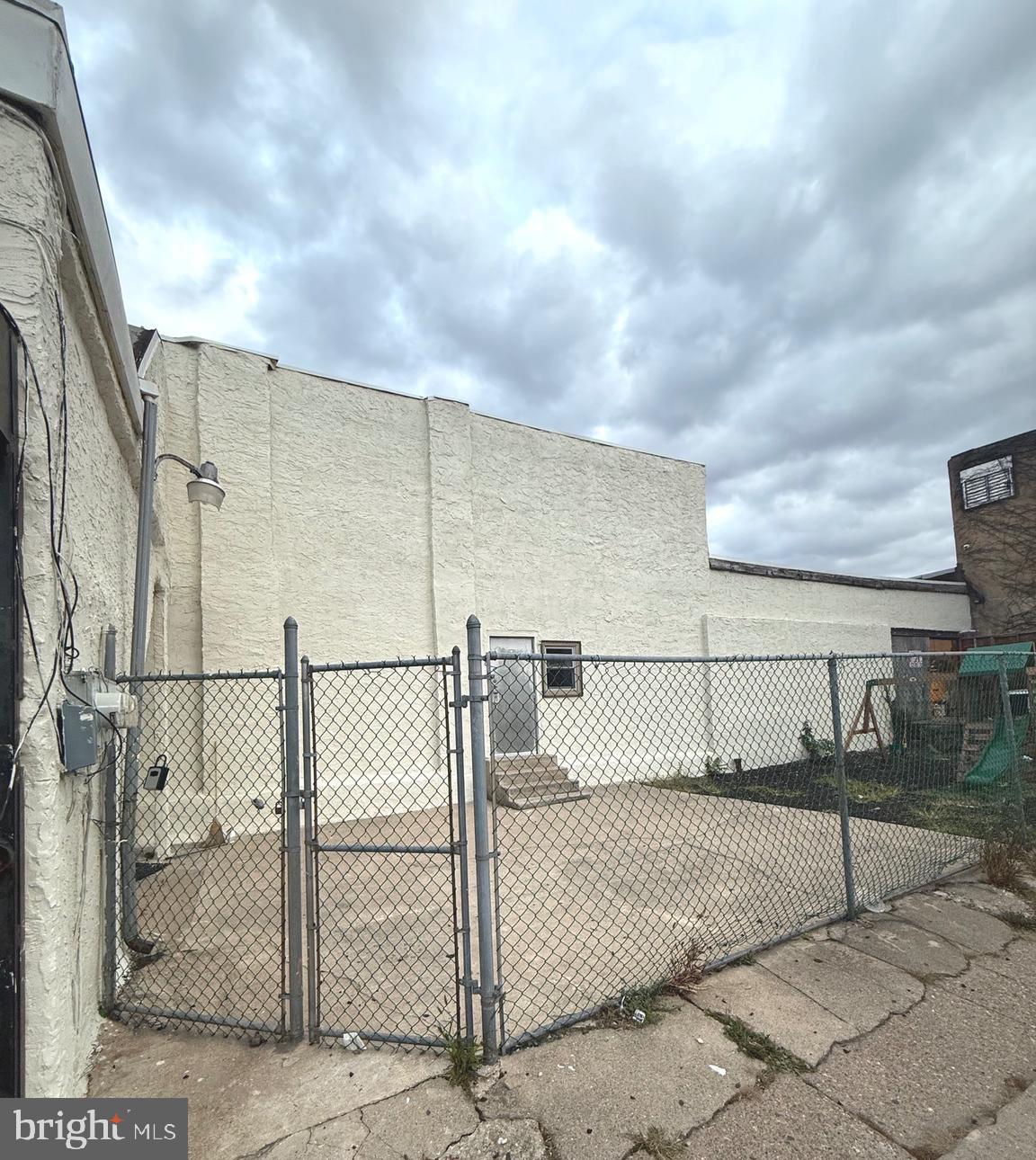 PHILADELPHIA (NORTH) - Commercial Sale