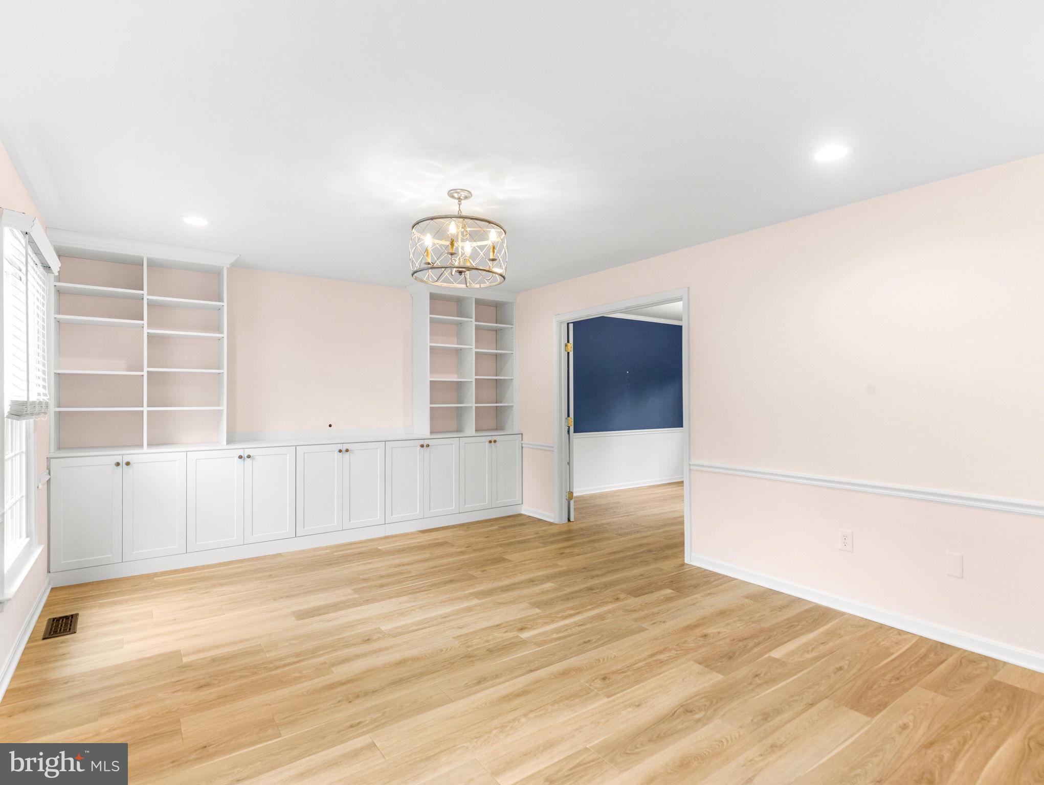 COURTS OF CROFTON - Residential
