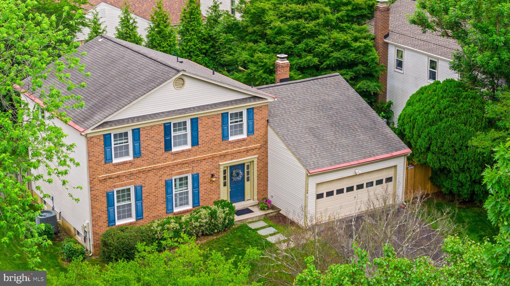 COURTS OF CROFTON - Residential