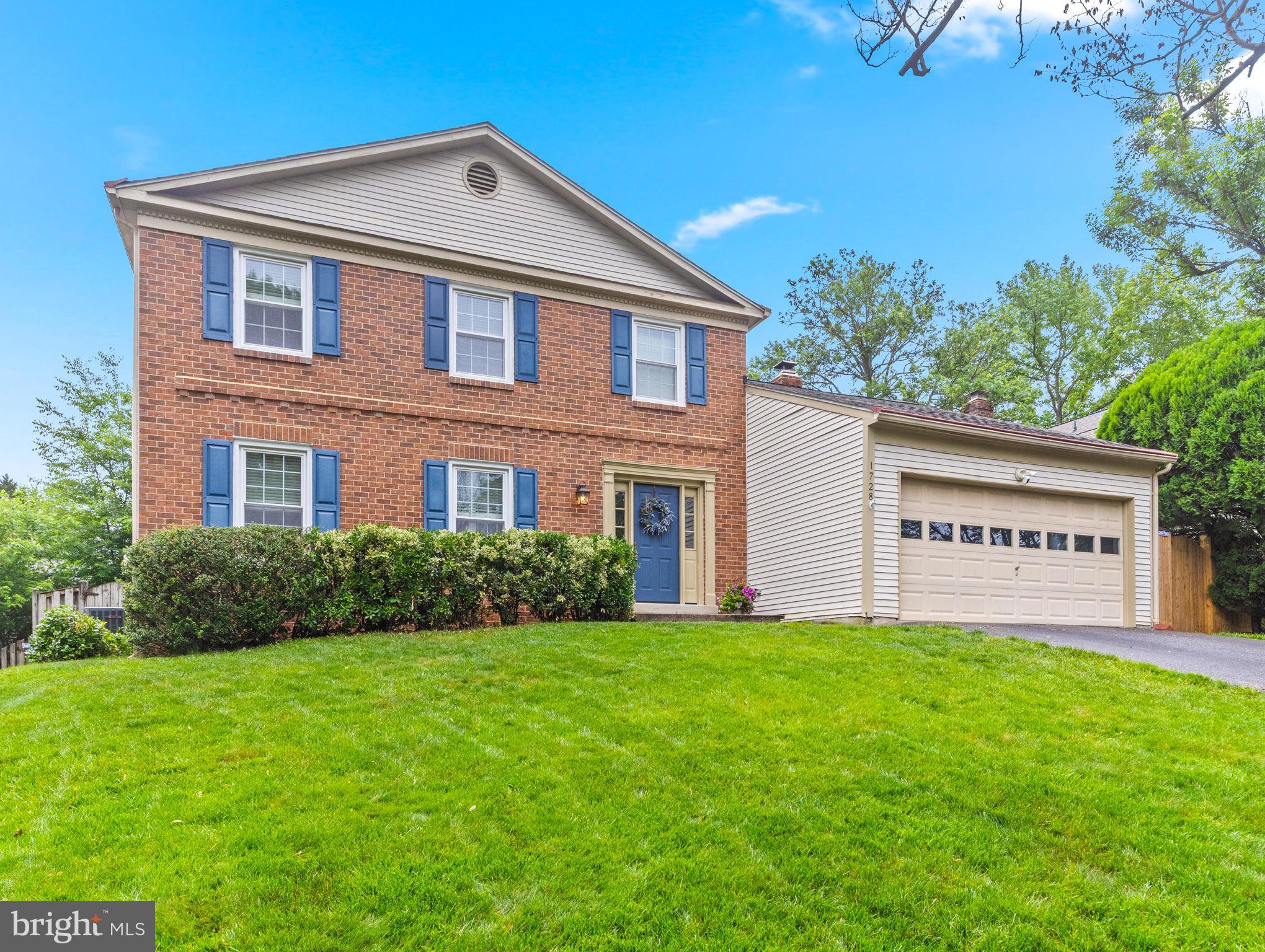 COURTS OF CROFTON - Residential