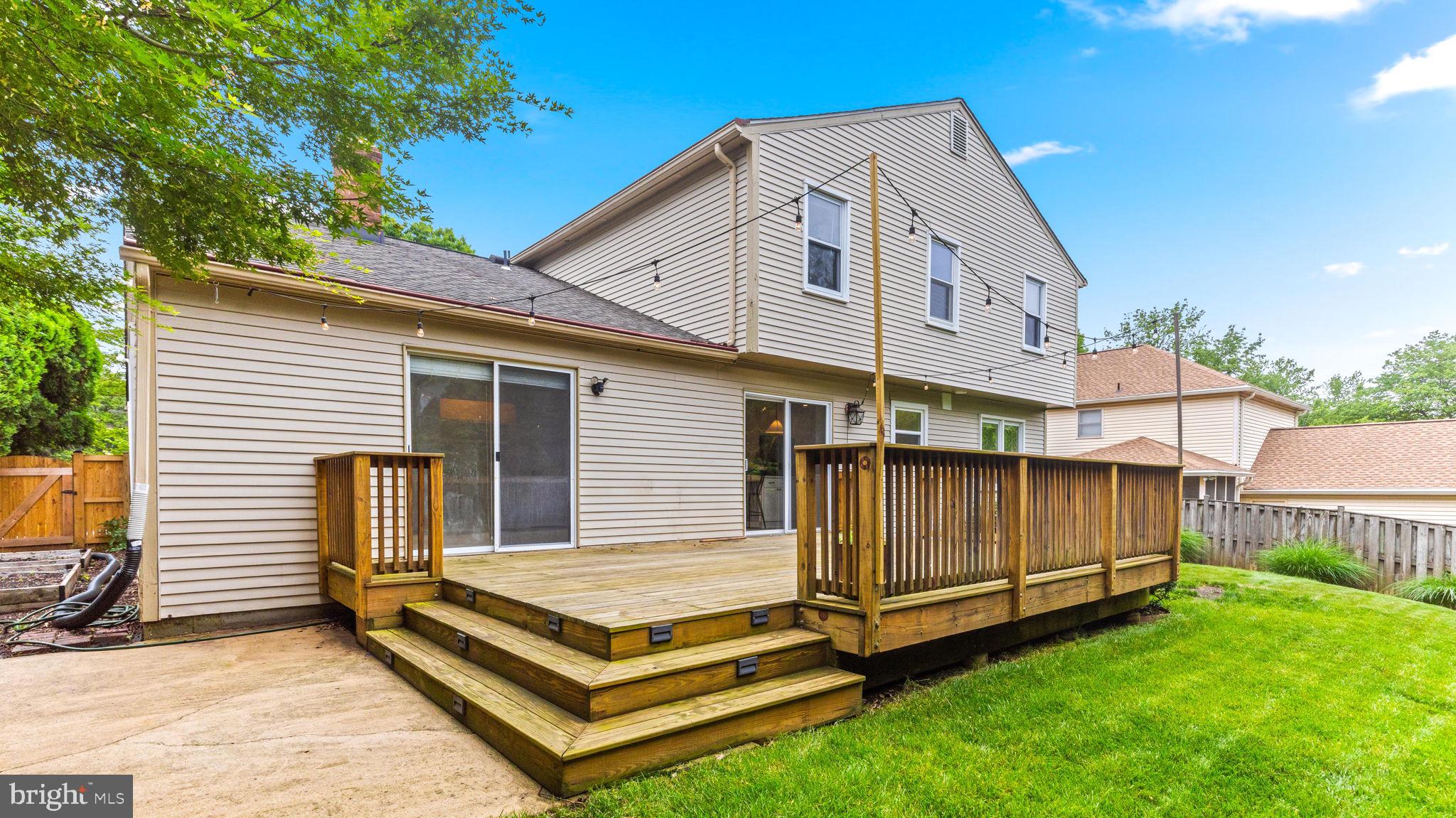 COURTS OF CROFTON - Residential