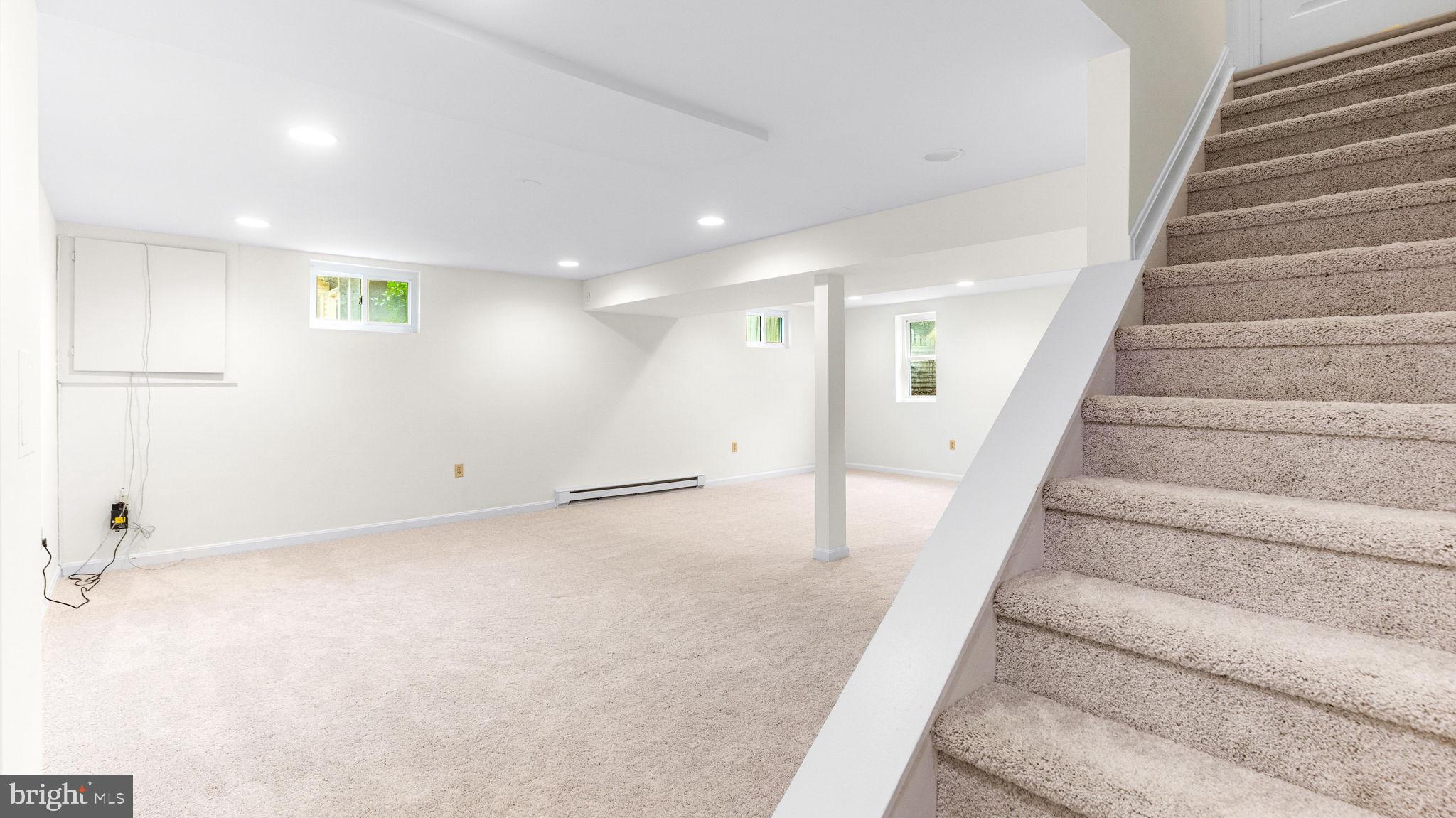 COURTS OF CROFTON - Residential