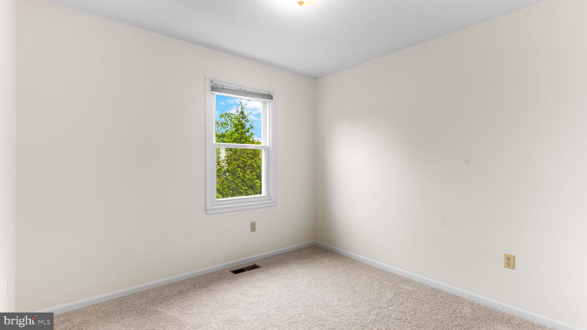 COURTS OF CROFTON - Residential