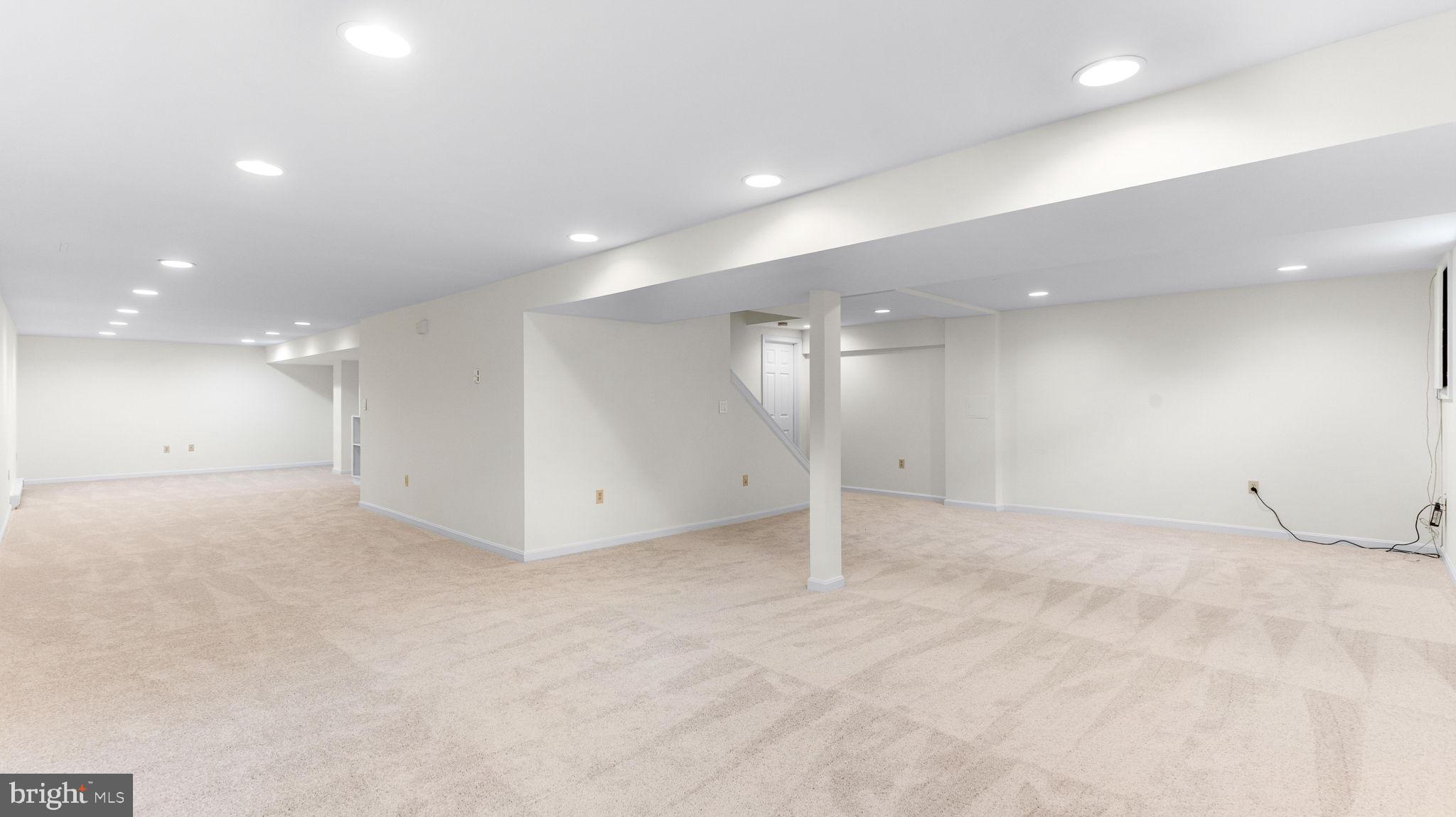 COURTS OF CROFTON - Residential