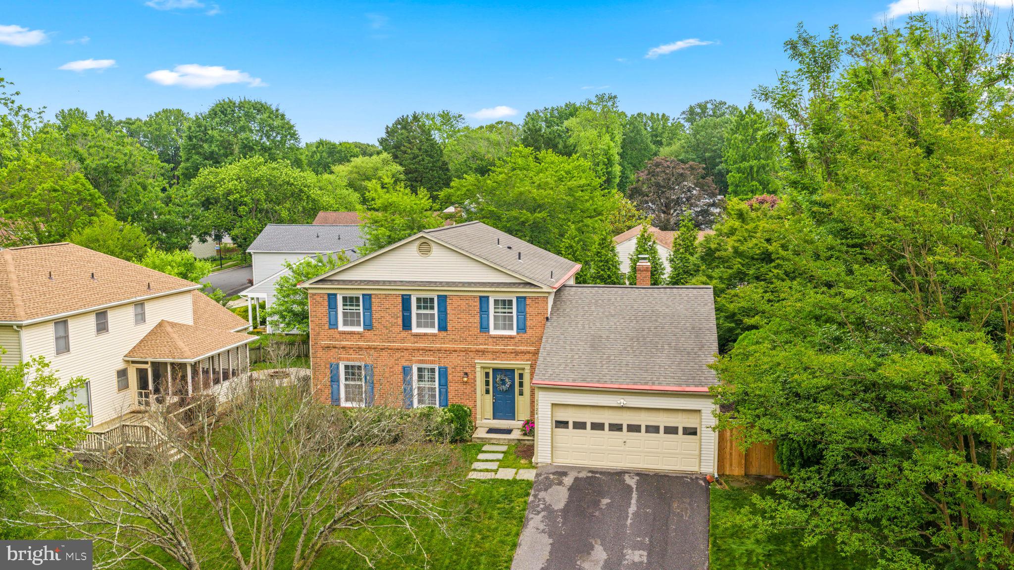 COURTS OF CROFTON - Residential