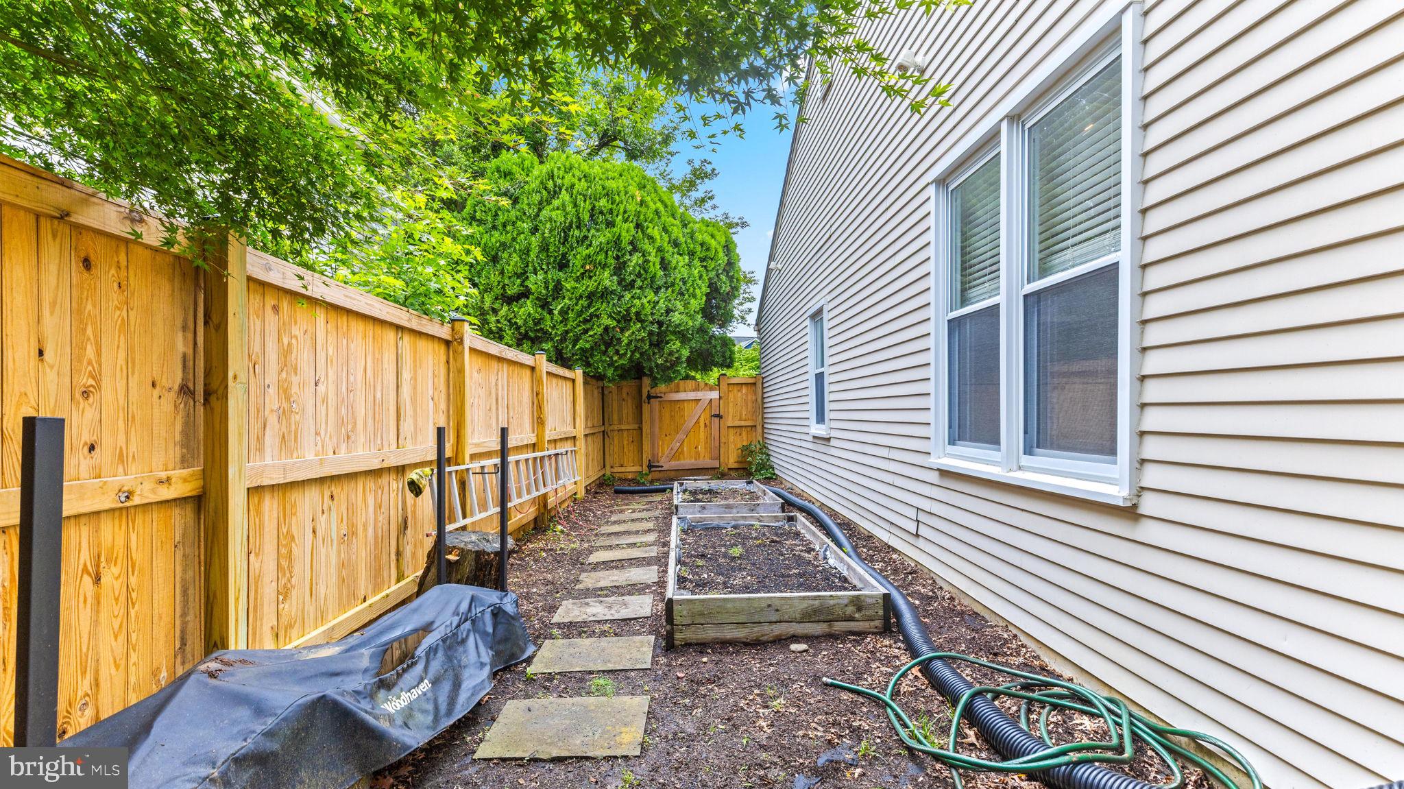 COURTS OF CROFTON - Residential