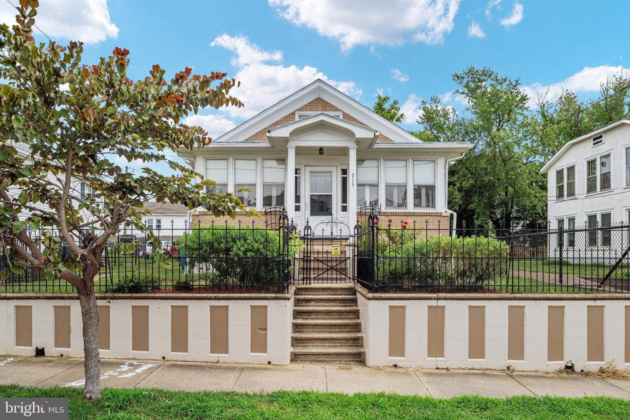 215 POTOMAC AVENUE