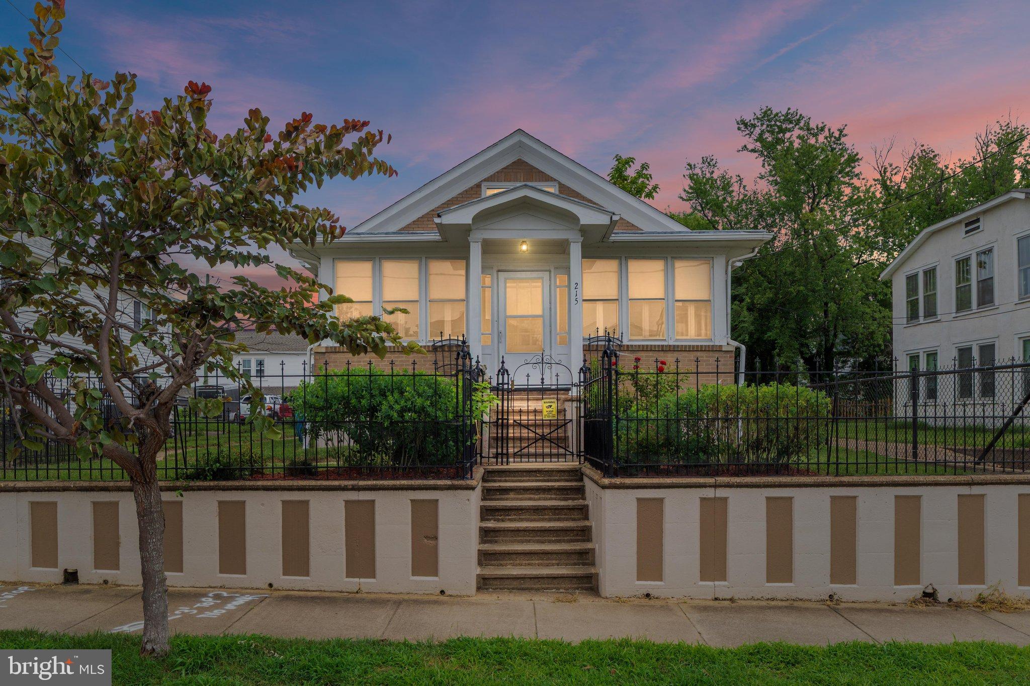 215 POTOMAC AVENUE