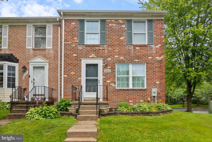 Move-in ready RENTAL end of row Townhome featuring 3BR/1.5BA in the quiet community of Greenbrier Hills.  Step into a freshly painted main floor offering luxury flooring, tons of natural light, and an open floor plan featuring a large living room, spacious dining room, and newly remodeled kitchen.  Sliding doors lead to a large wood deck perfect for entertaining.  The second floor boasts two sizable secondary bedrooms, a spacious primary, and a full bath.  The lower level gives you additional living space with a spacious family room, a half bath, laundry, storage, and sliding doors to a covered patio.  This RENTAL is in move-in condition and is located in close proximity to shopping, restaurants, and commuter routes.    

-Payments can be mailed or made electronically 
-5 day grace period, 5% late fee
-Renter's insurance not required