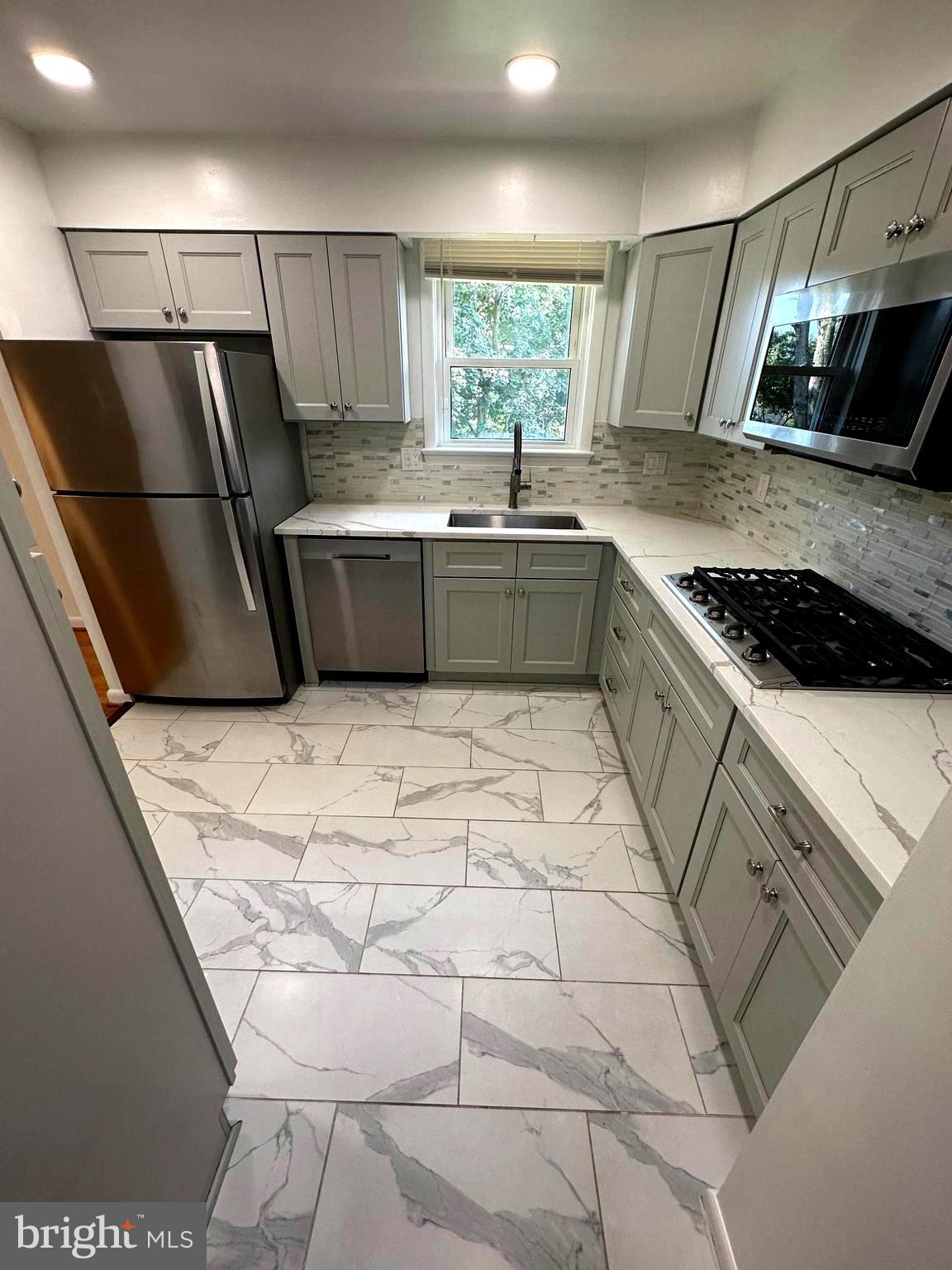 CRESTVIEW MANOR - Residential Lease