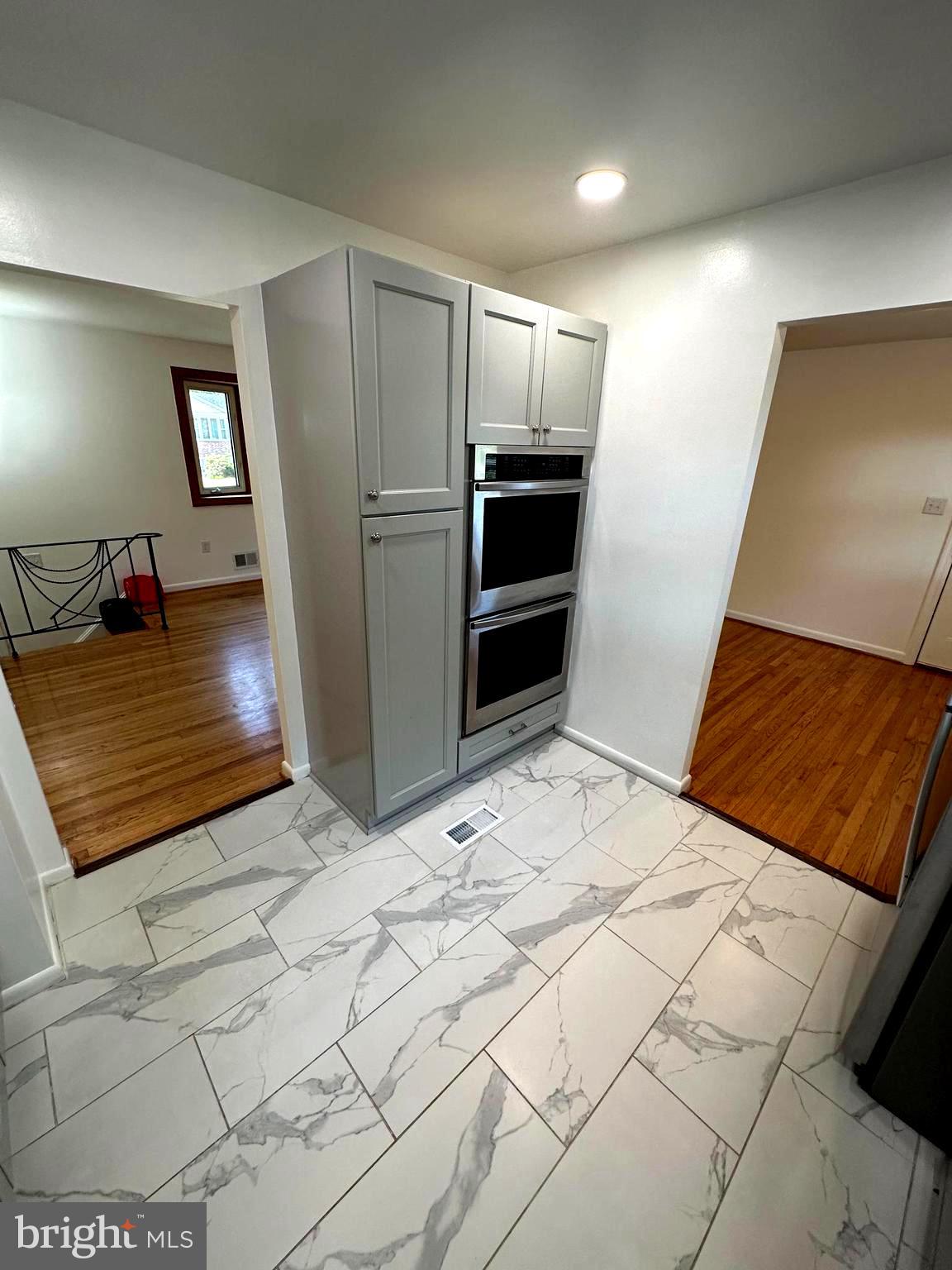 CRESTVIEW MANOR - Residential Lease