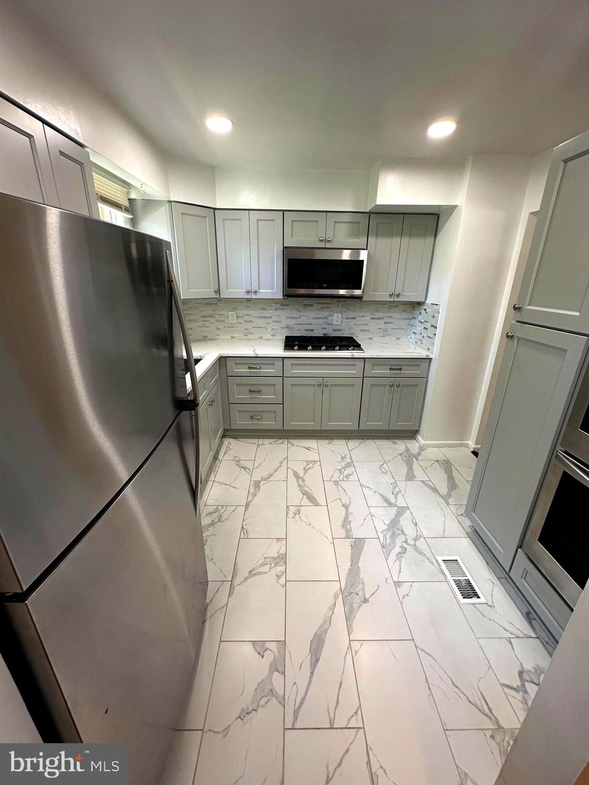 CRESTVIEW MANOR - Residential Lease