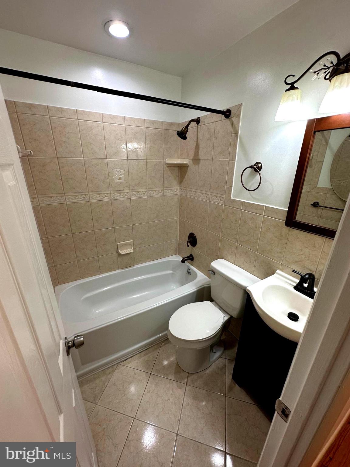 CRESTVIEW MANOR - Residential Lease