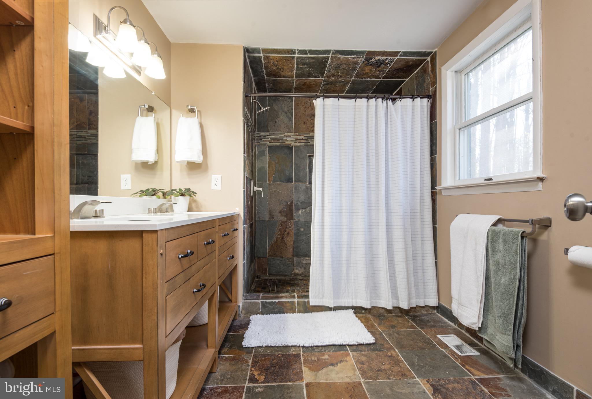 CARLETAN'S WOODS - Residential Lease