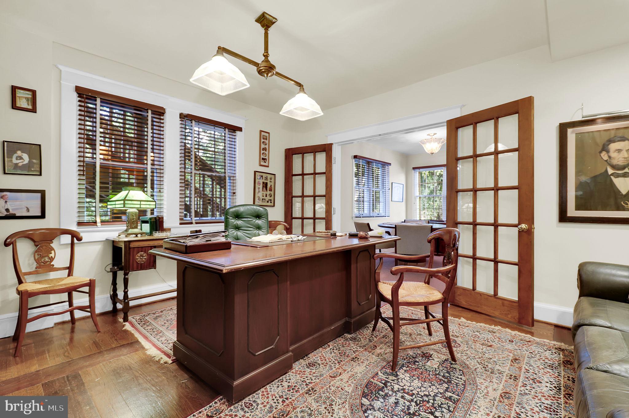 REALTY PARK - Commercial Sale