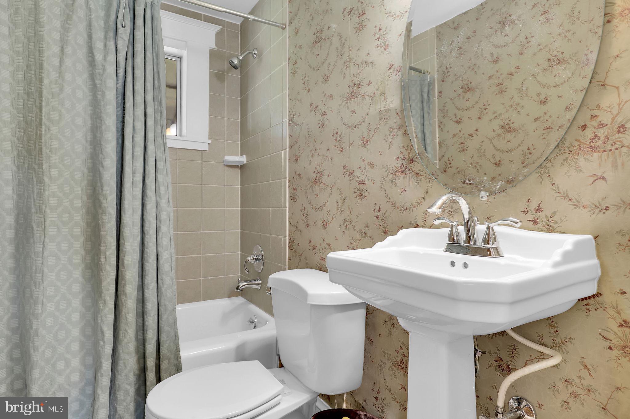 REALTY PARK - Commercial Sale