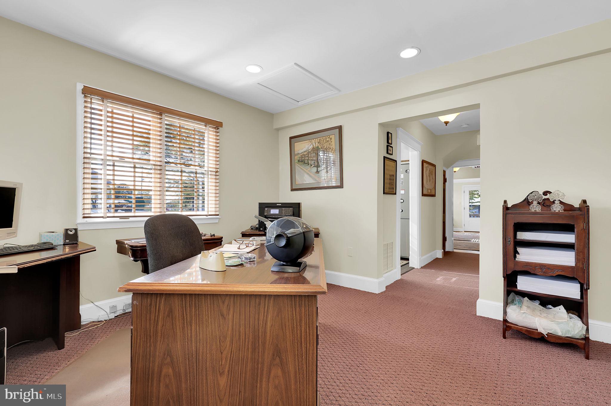 REALTY PARK - Commercial Sale