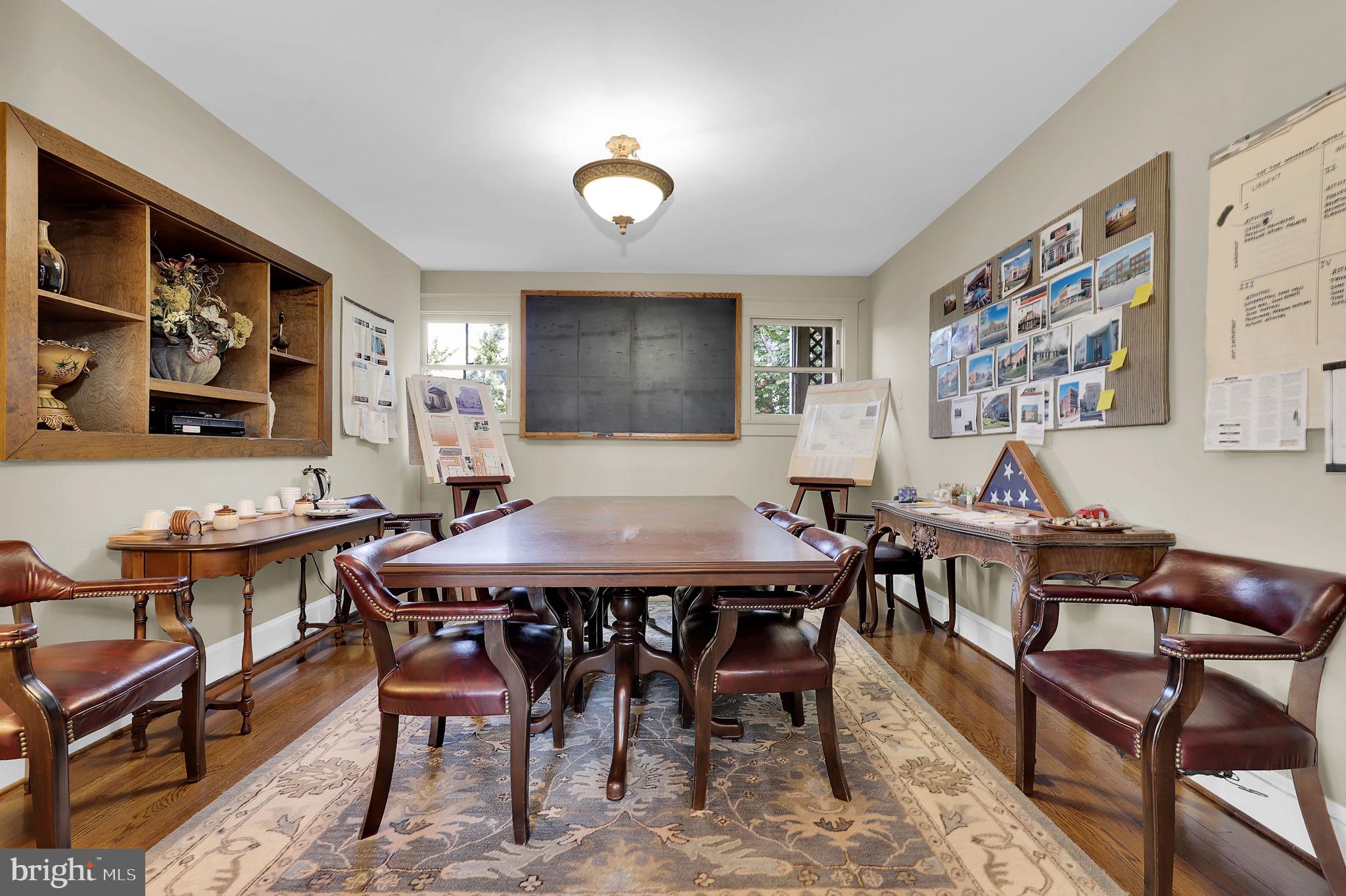 REALTY PARK - Commercial Sale