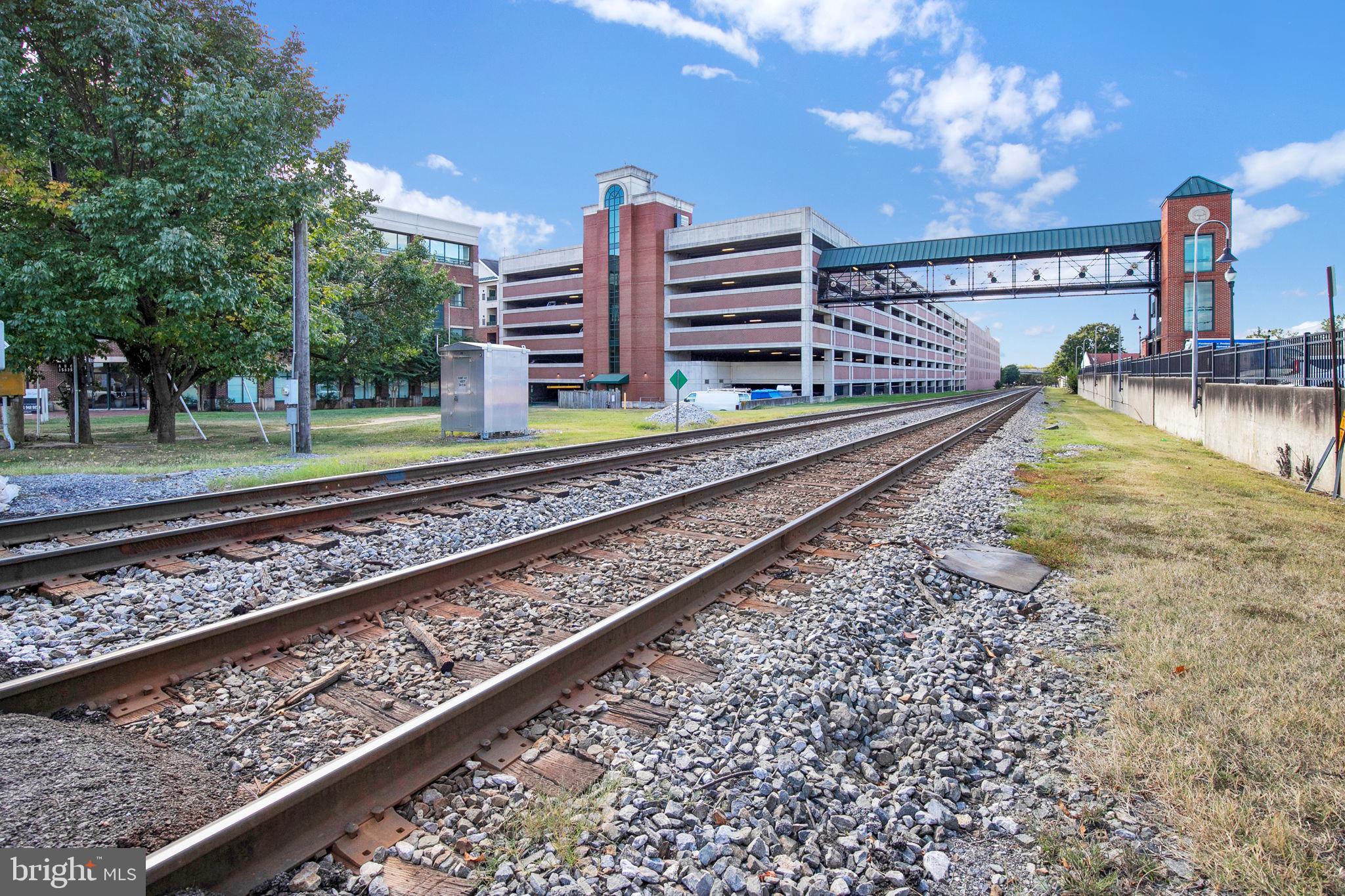 REALTY PARK - Commercial Sale