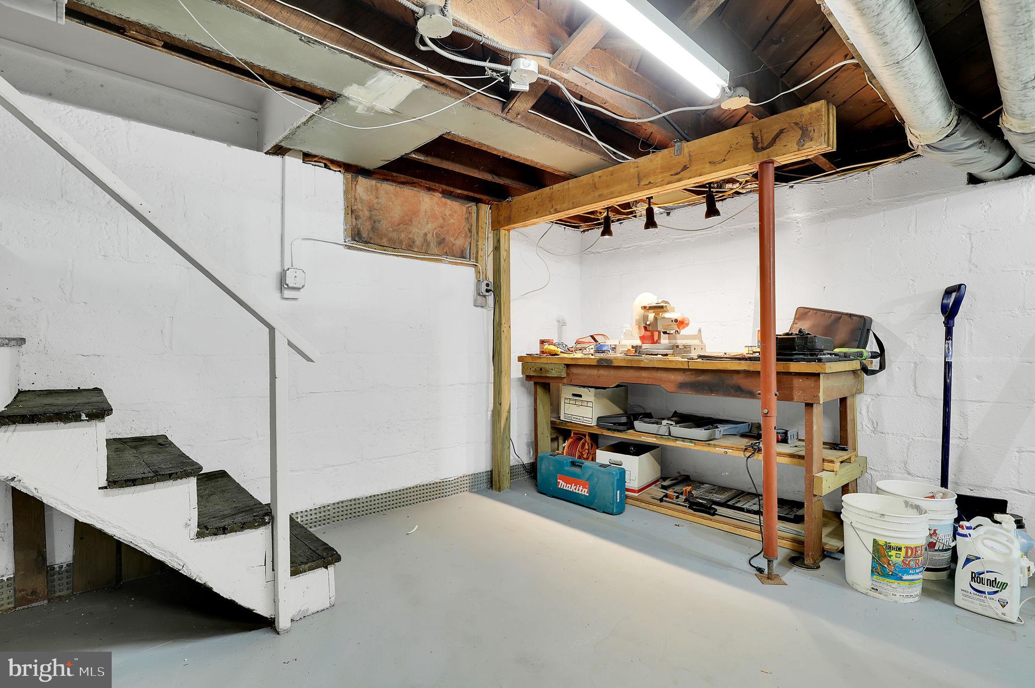 REALTY PARK - Commercial Sale