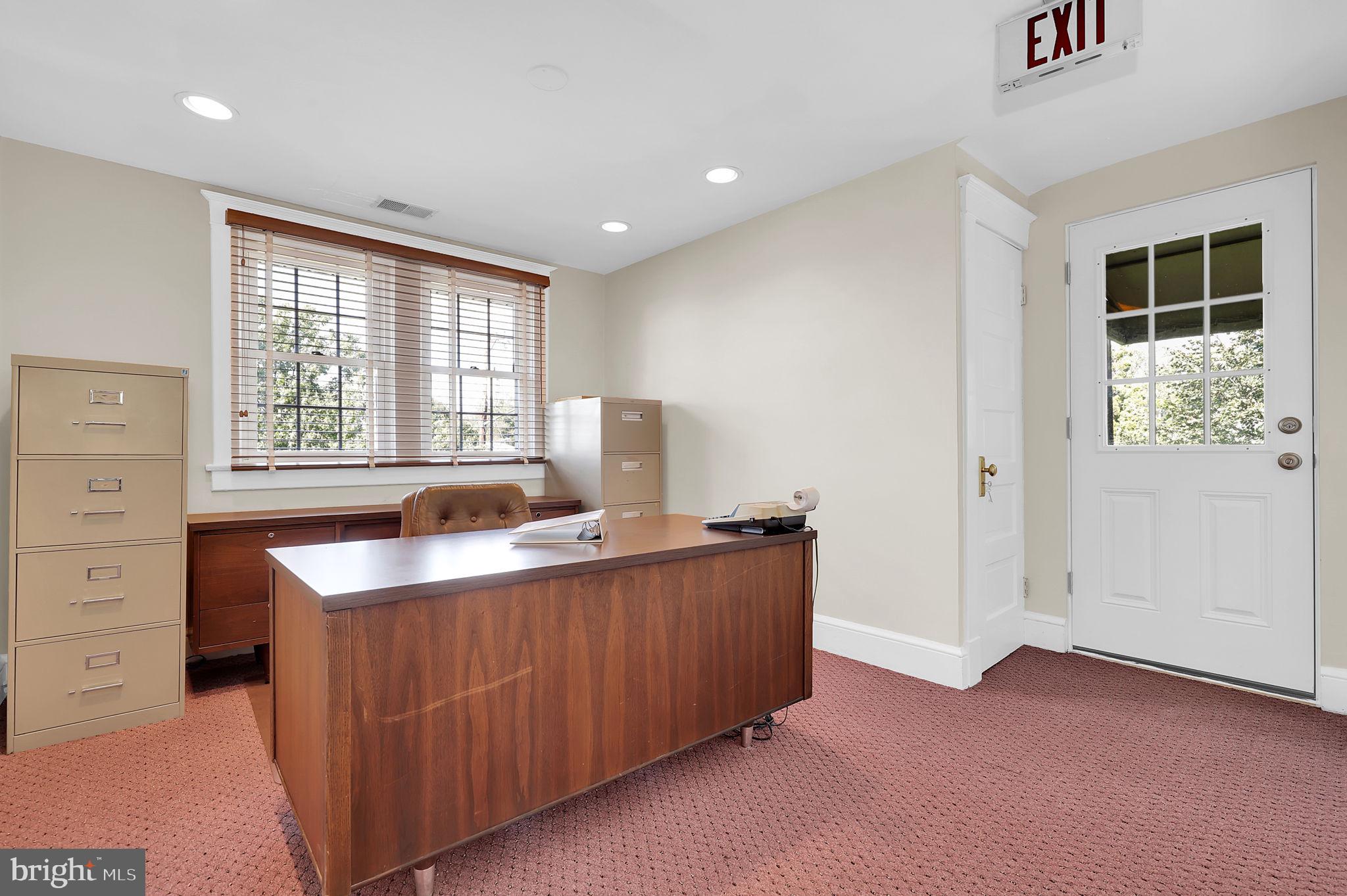 REALTY PARK - Commercial Sale