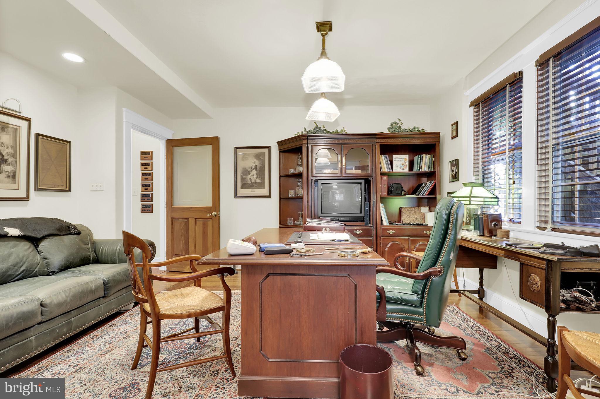 REALTY PARK - Commercial Sale