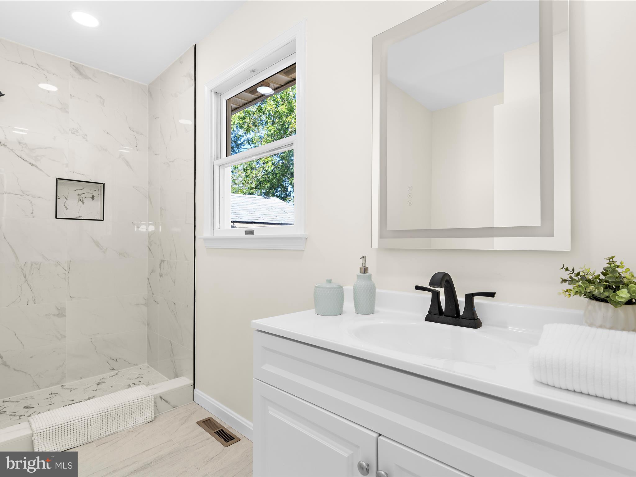 BENTON'S COCKEY LANE - Residential