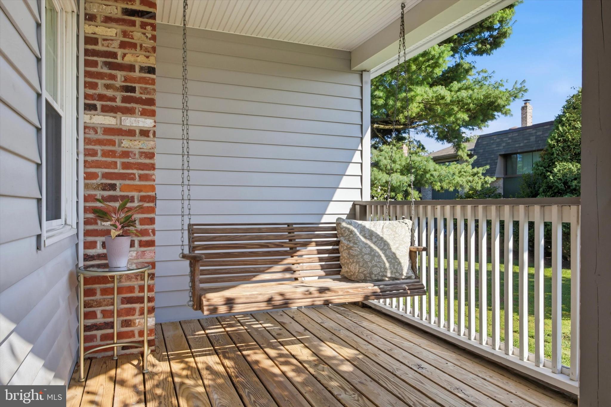 752 W BROOKHAVEN ROAD