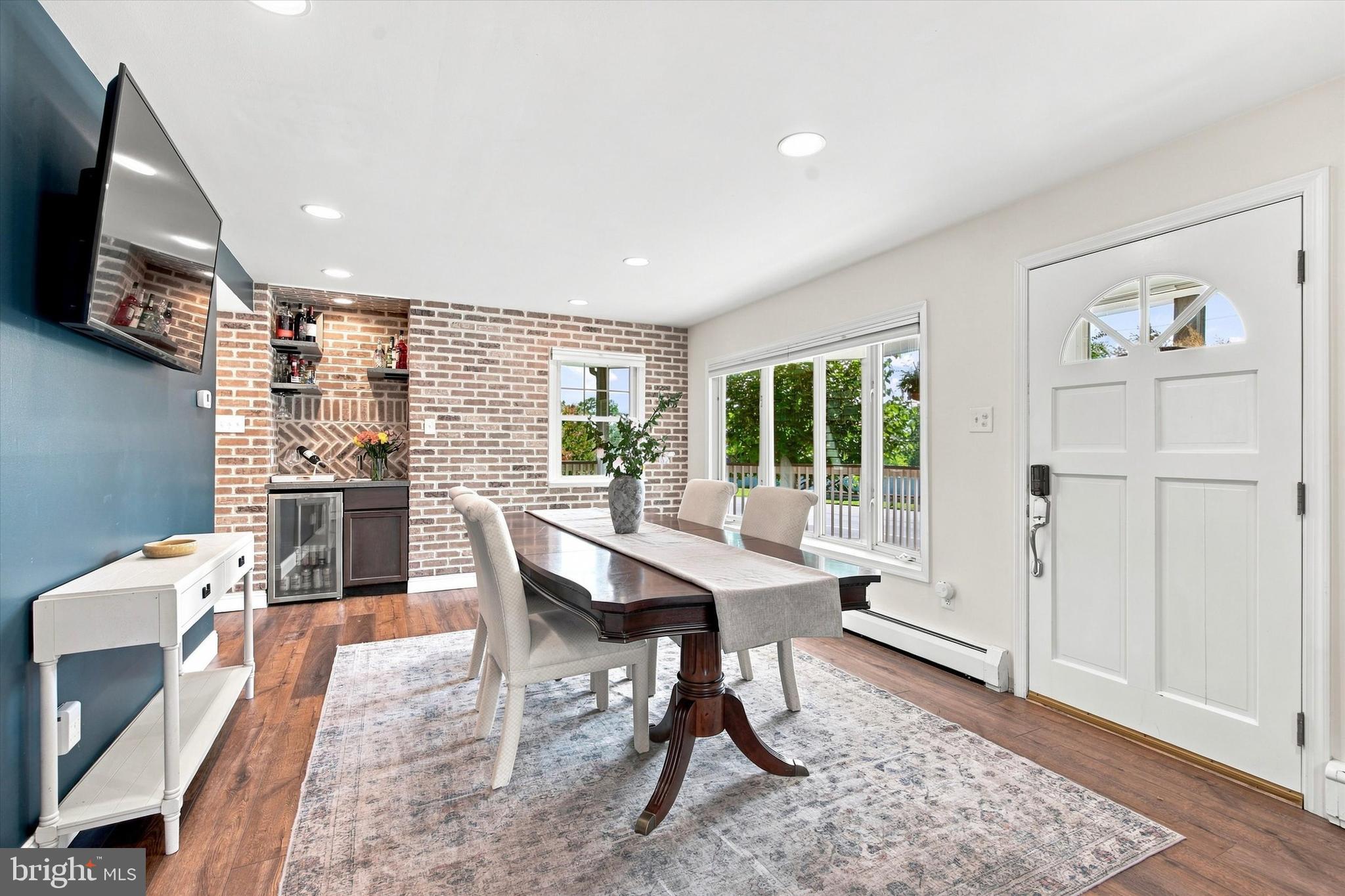 752 W BROOKHAVEN ROAD
