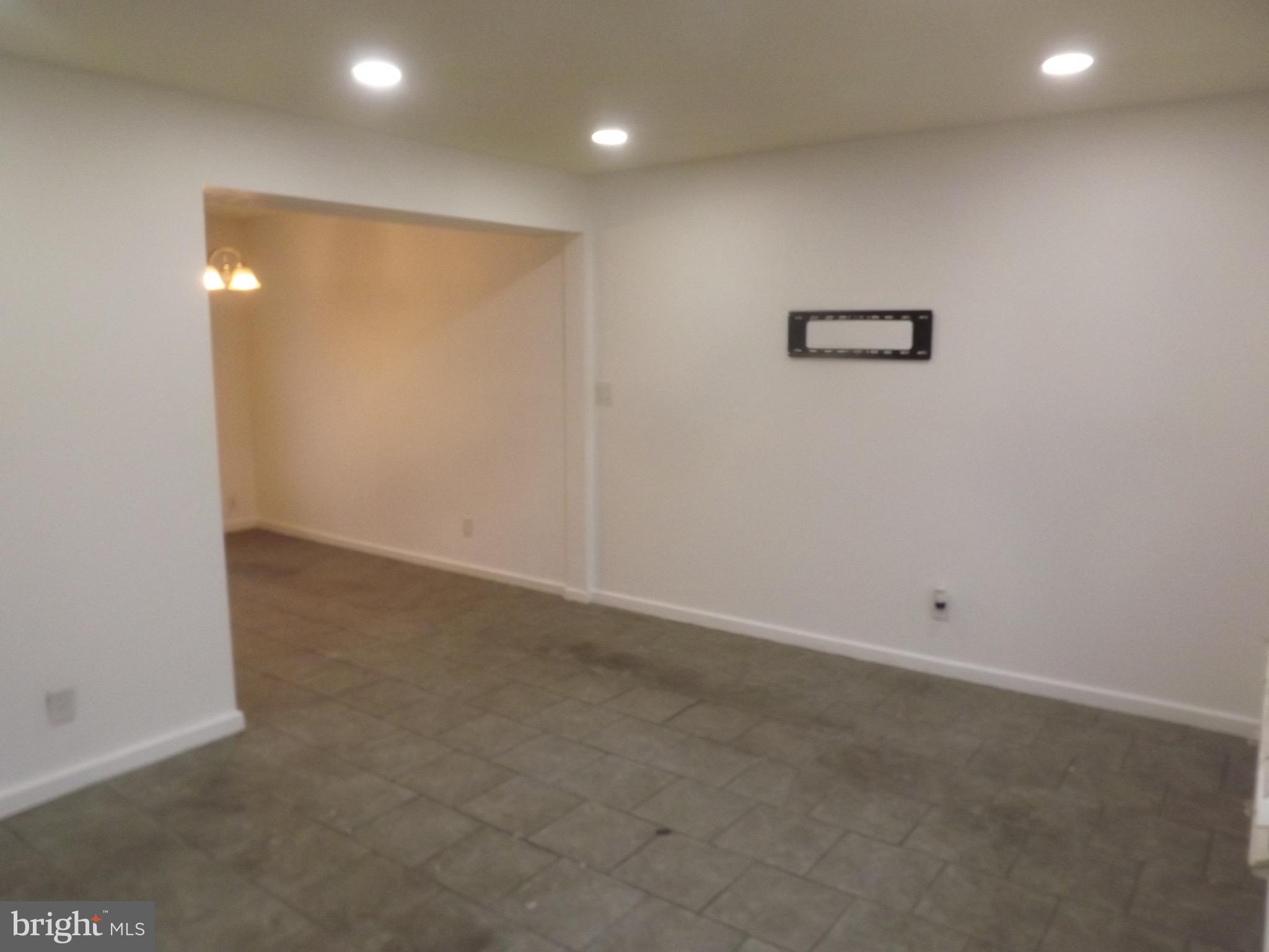 IVERSON SQUARE CONDOMINIUM - Residential