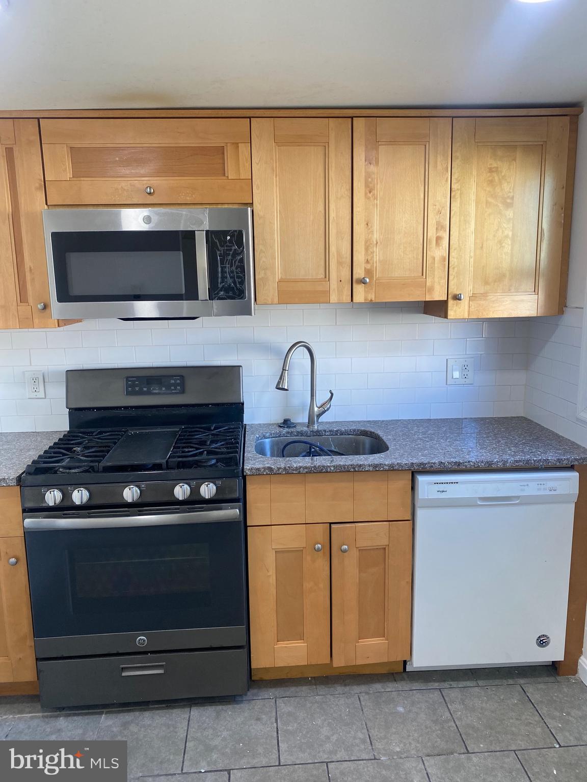 IVERSON SQUARE CONDOMINIUM - Residential